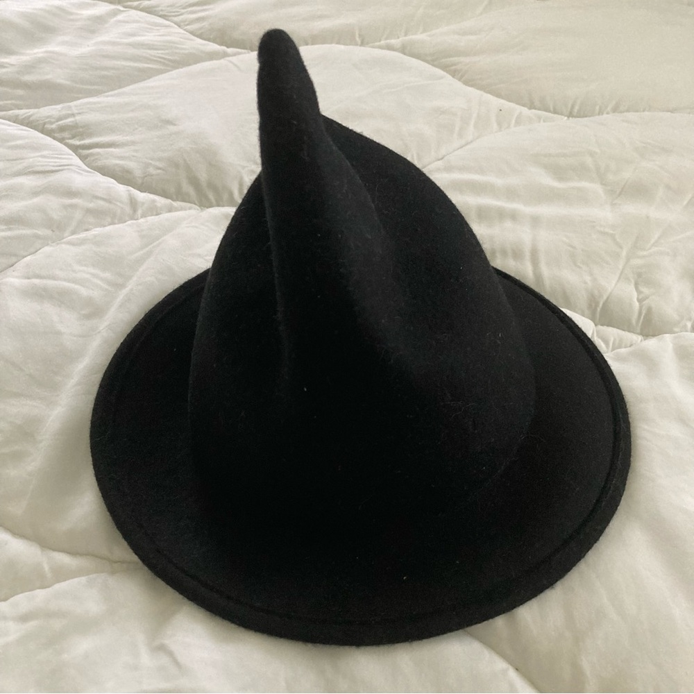 Black “Hip” Witch’s Halloween Hat